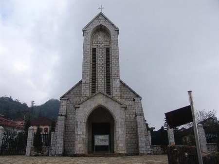 Sapa Explorer and Remote Cao Son Market Tour