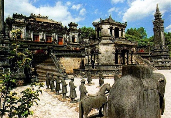 Minh-mang-tomb-Hue-Vietnam
