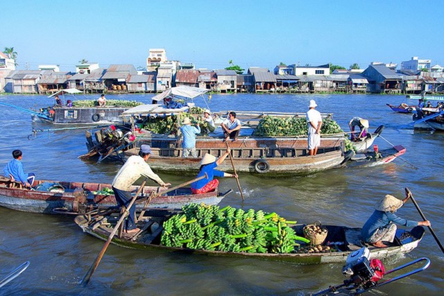 Mekong Delta 2 days tour overnight at farmer’s house