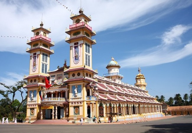 Cao_dai_temple1