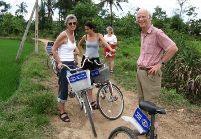 Bike-to-tra-que-village