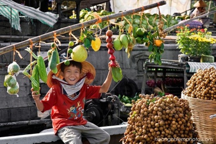CanTho-floating-market-Mekong-delta-Vietnam