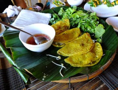 Cycling to Tra Que vegetables & family cooking tour